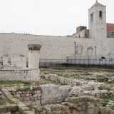 L�ultima tappa del nostro viaggio � l�area archeologica di San Pietro: una penisoletta che vide oltre 4000 anni fa sorgere i primi nuclei abitativi di Bari